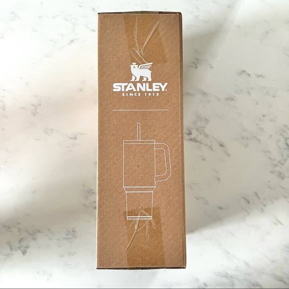 New In Box Stanley 40oz *SILT* ADVENTURE QUENCHER TRAVEL TUMBLER - Picture 4 of 7